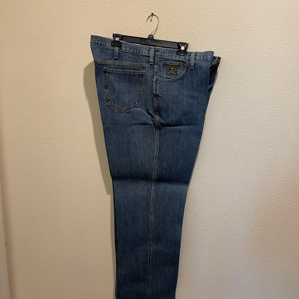 Men’s cinch 42x32 jeans heavily starched